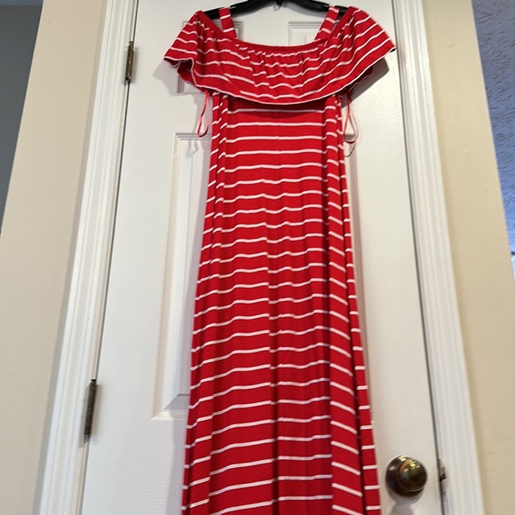 Dress with removable straps / off the shoulder options. - Picture 4 of 8